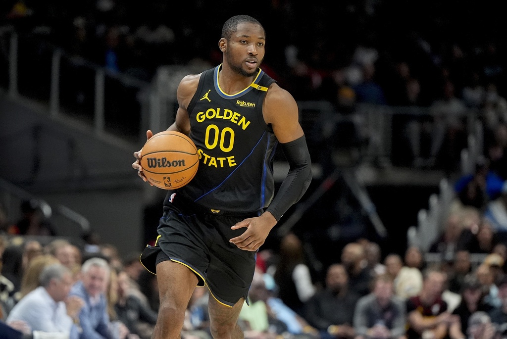 邓利维：目前在训练营里 我没看到库明加续约事件遗留的任何影响